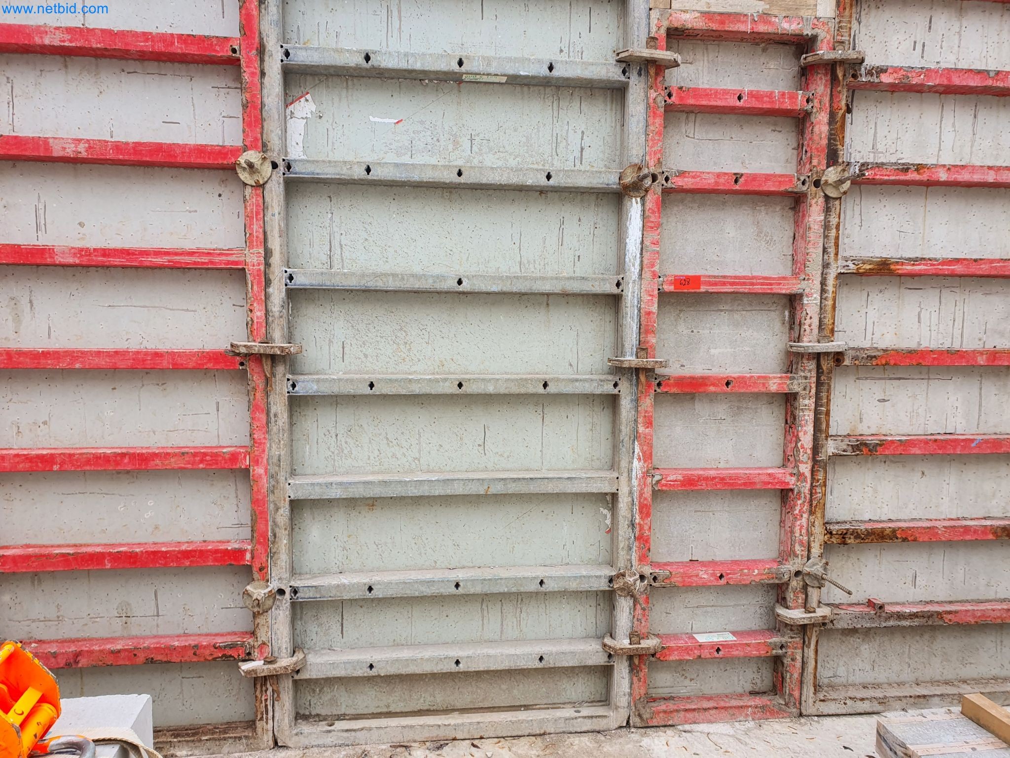 Baumaschinen, Fahrzeuge, Schalungsmaterial und Zubehör aus dem Bereich Hochbau-1