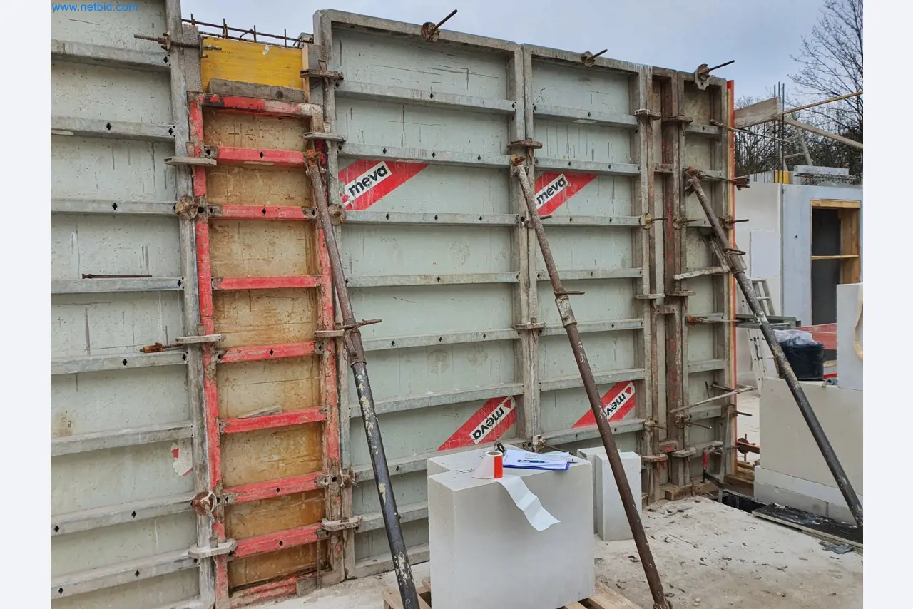 Baumaschinen, Fahrzeuge, Schalungsmaterial und Zubehör aus dem Bereich Hochbau-3