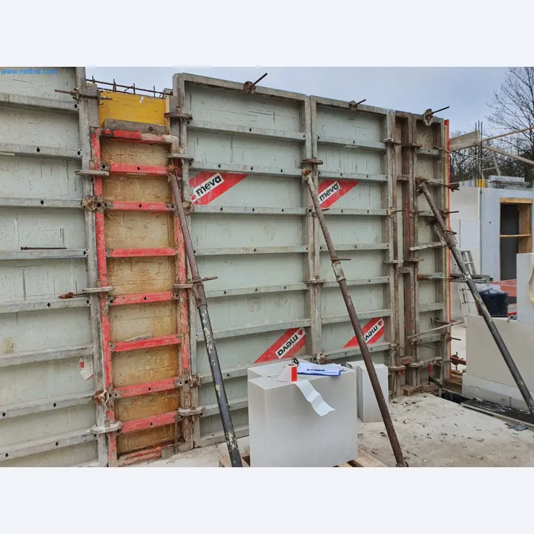 Baumaschinen, Fahrzeuge, Schalungsmaterial und Zubehör aus dem Bereich Hochbau-3