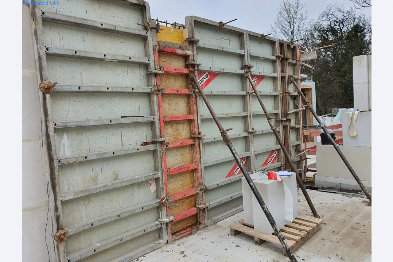 Baumaschinen, Fahrzeuge, Schalungsmaterial und Zubehör aus dem Bereich Hochbau-7