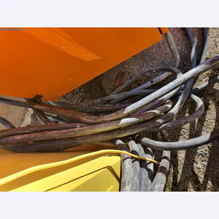 Maszyny budowlane, pojazdy, materiały szalunkowe i akcesoria z sektora budowlanego-2