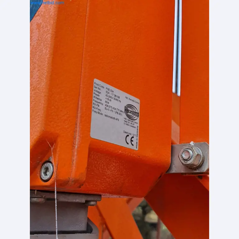 Maszyny budowlane, pojazdy, materiały szalunkowe i akcesoria z sektora budowlanego-11