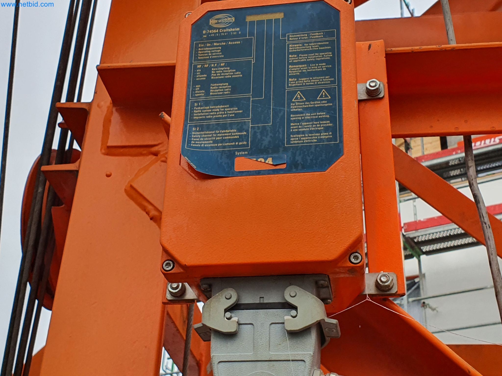 Maszyny budowlane, pojazdy, materiały szalunkowe i akcesoria z sektora budowlanego-12