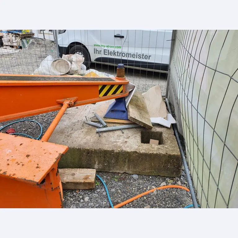 Maszyny budowlane, pojazdy, materiały szalunkowe i akcesoria z sektora budowlanego-17