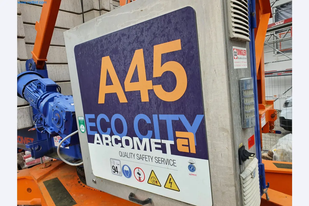 Maszyny budowlane, pojazdy, materiały szalunkowe i akcesoria z sektora budowlanego-4