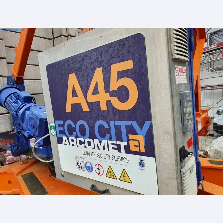 Maszyny budowlane, pojazdy, materiały szalunkowe i akcesoria z sektora budowlanego-4