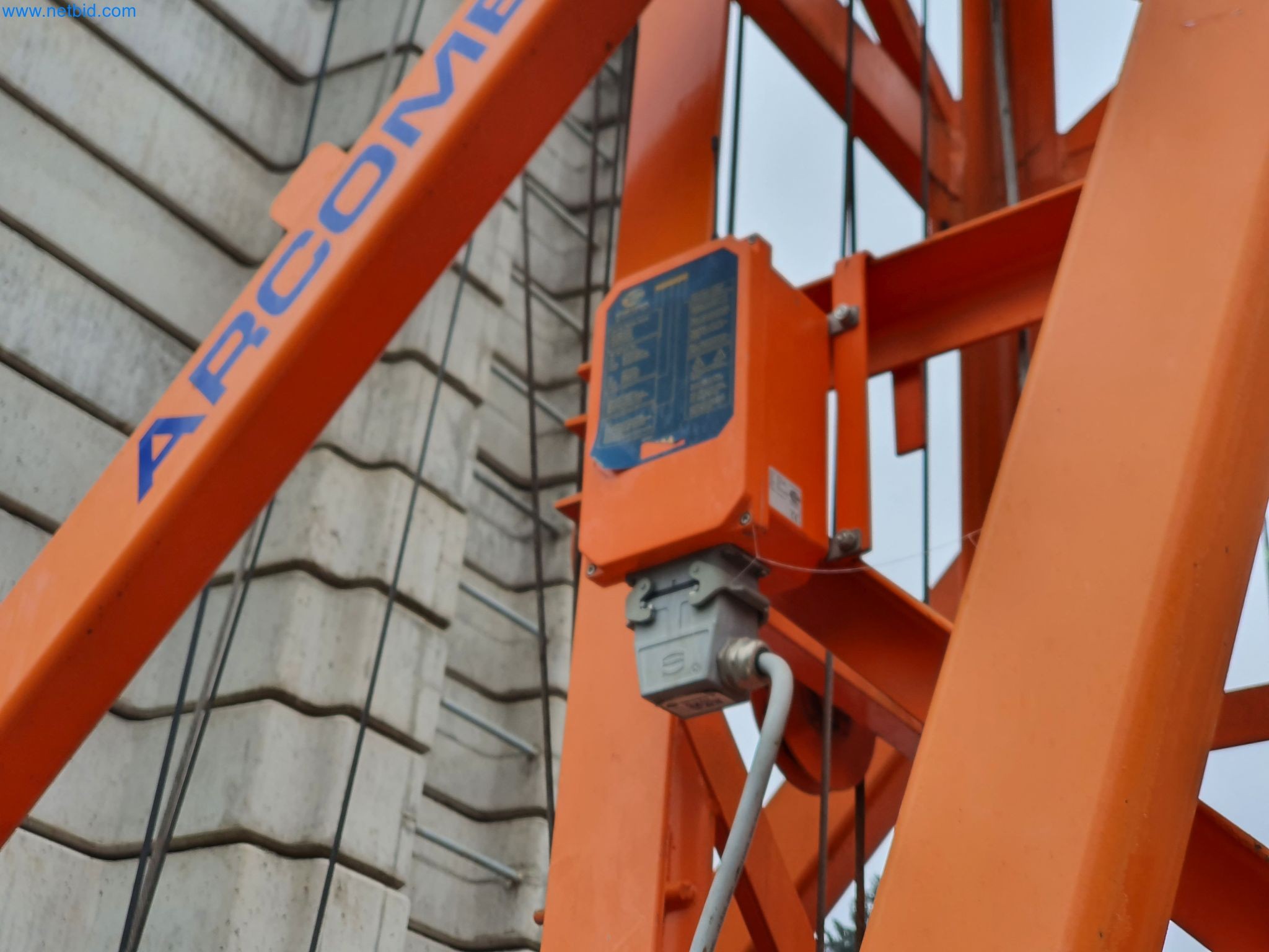 Maszyny budowlane, pojazdy, materiały szalunkowe i akcesoria z sektora budowlanego-5