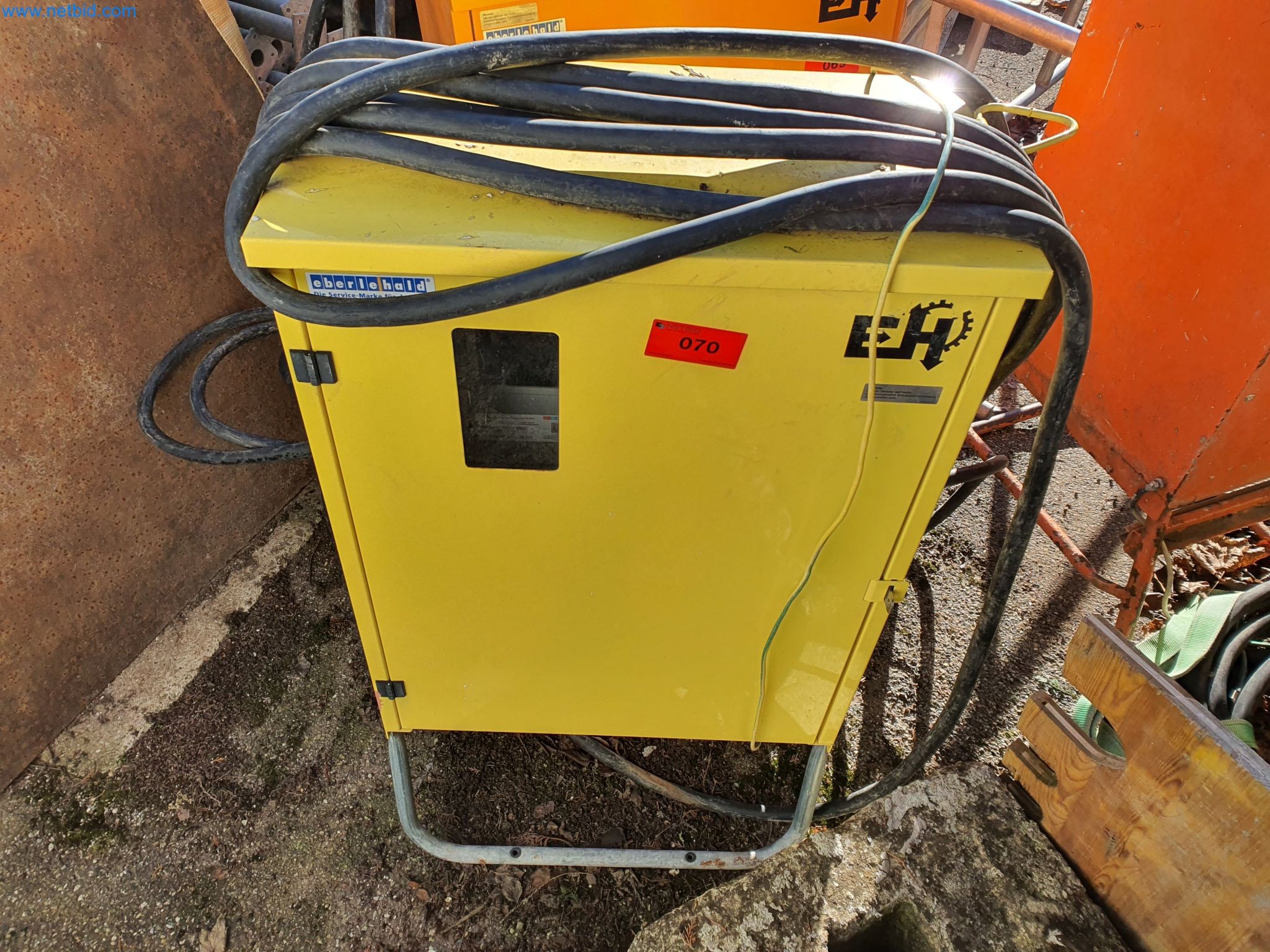 Maszyny budowlane, pojazdy, materiały szalunkowe i akcesoria z sektora budowlanego-1