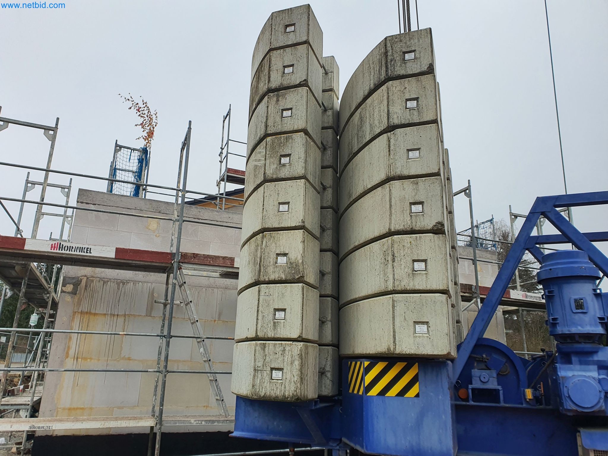 Maszyny budowlane, pojazdy, materiały szalunkowe i akcesoria z sektora budowlanego-11