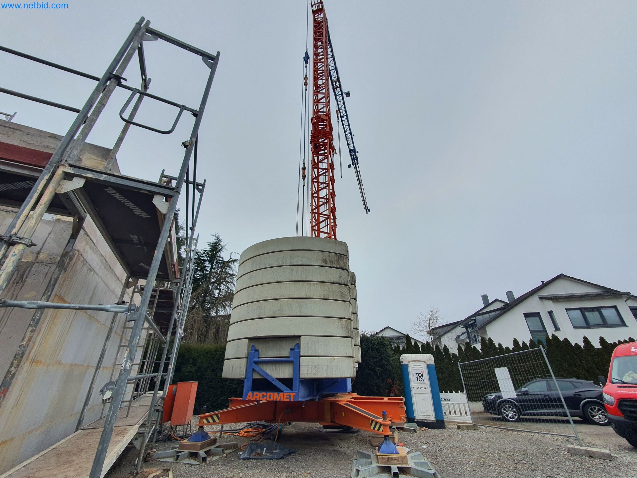 Maszyny budowlane, pojazdy, materiały szalunkowe i akcesoria z sektora budowlanego-17