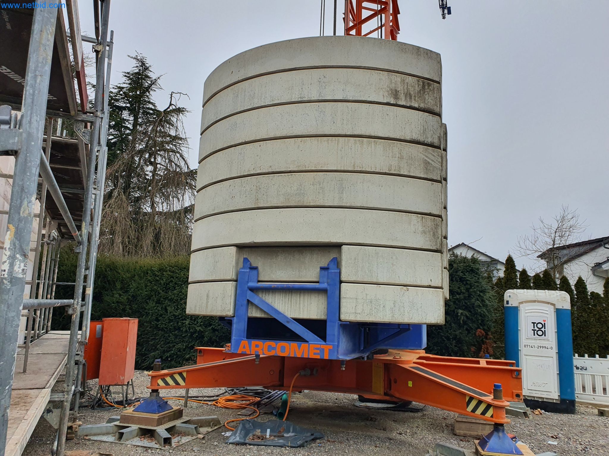 Maszyny budowlane, pojazdy, materiały szalunkowe i akcesoria z sektora budowlanego-18