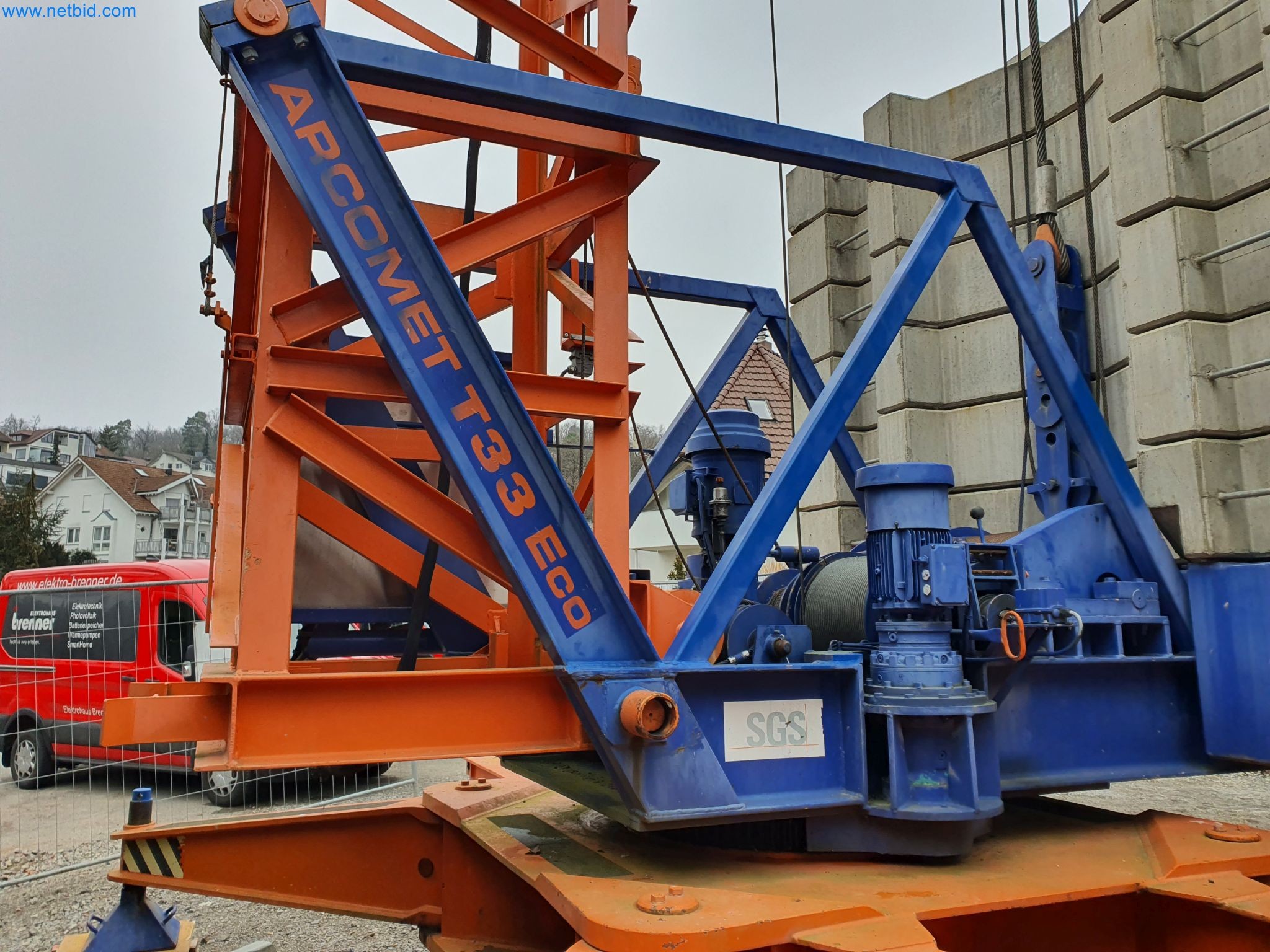 Maszyny budowlane, pojazdy, materiały szalunkowe i akcesoria z sektora budowlanego-24