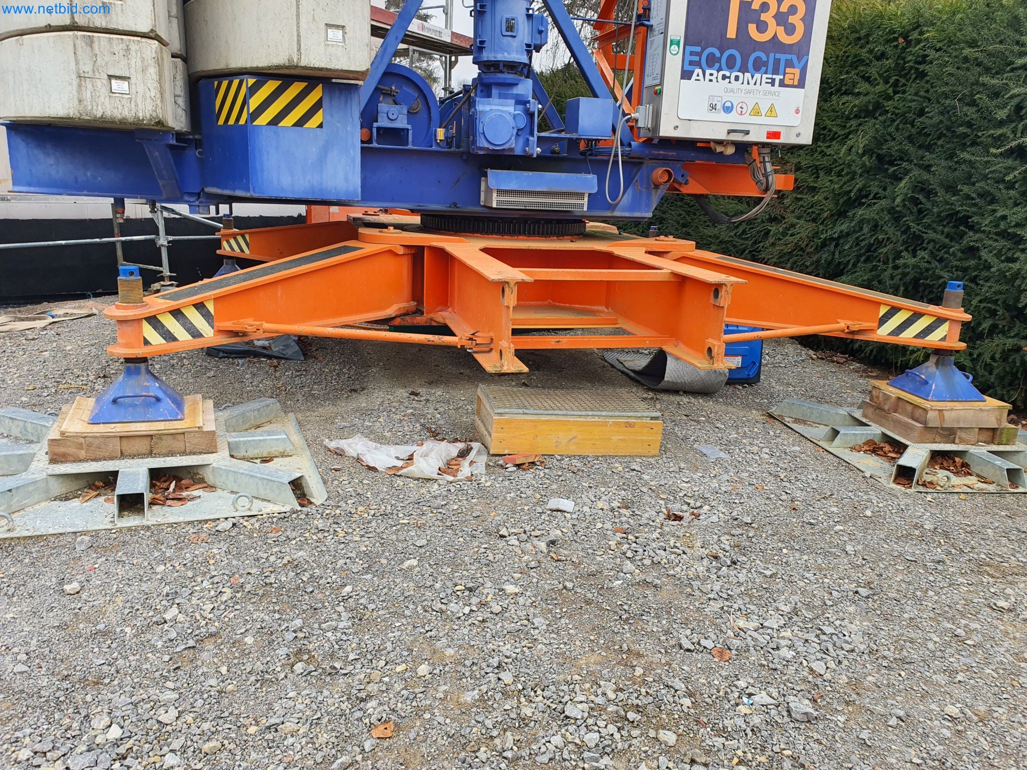 Maszyny budowlane, pojazdy, materiały szalunkowe i akcesoria z sektora budowlanego-3