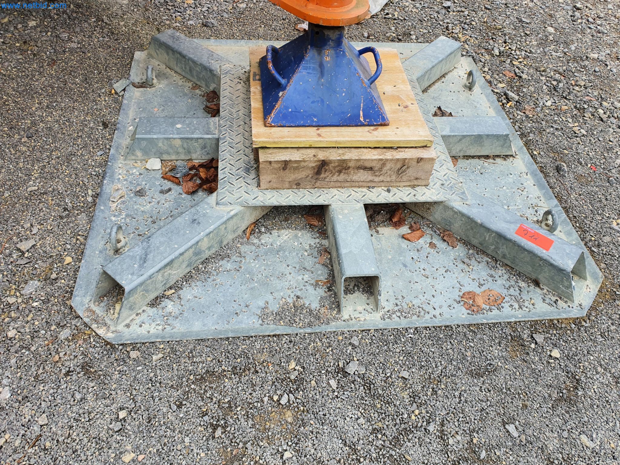 Baumaschinen, Fahrzeuge, Schalungsmaterial und Zubehör aus dem Bereich Hochbau-1