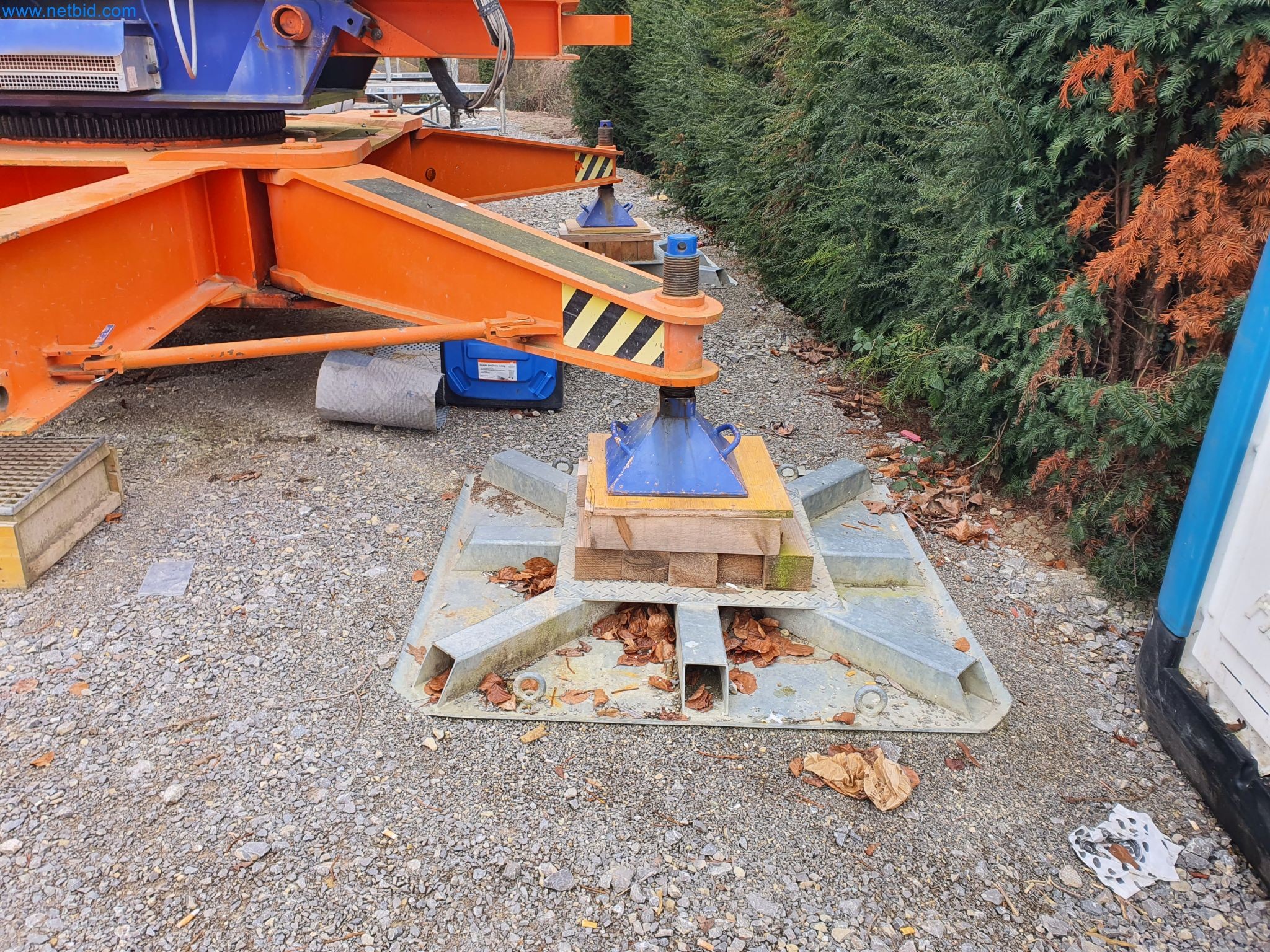 Baumaschinen, Fahrzeuge, Schalungsmaterial und Zubehör aus dem Bereich Hochbau-3