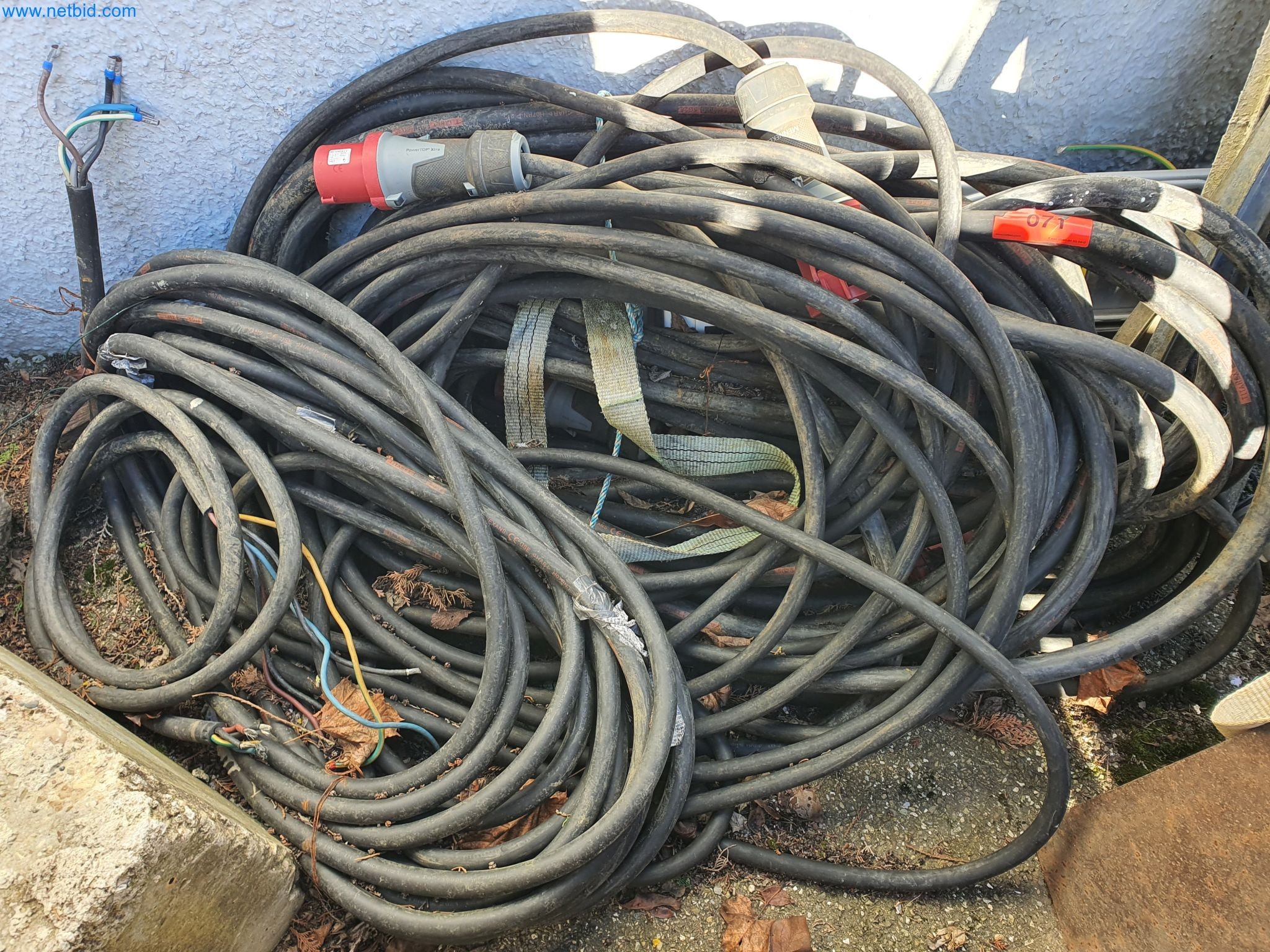 Maszyny budowlane, pojazdy, materiały szalunkowe i akcesoria z sektora budowlanego-1