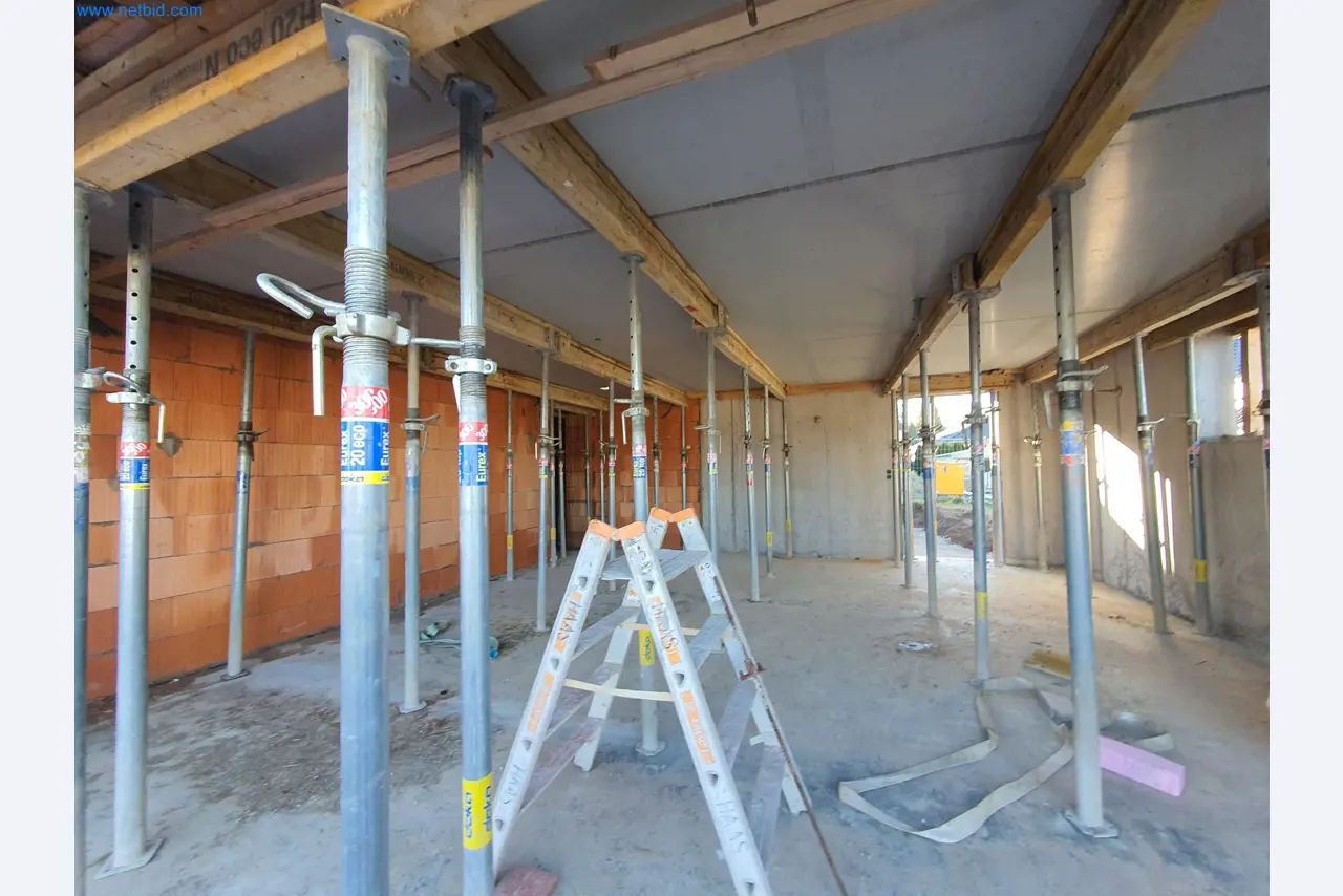 Baumaschinen, Fahrzeuge, Schalungsmaterial und Zubehör aus dem Bereich Hochbau-1