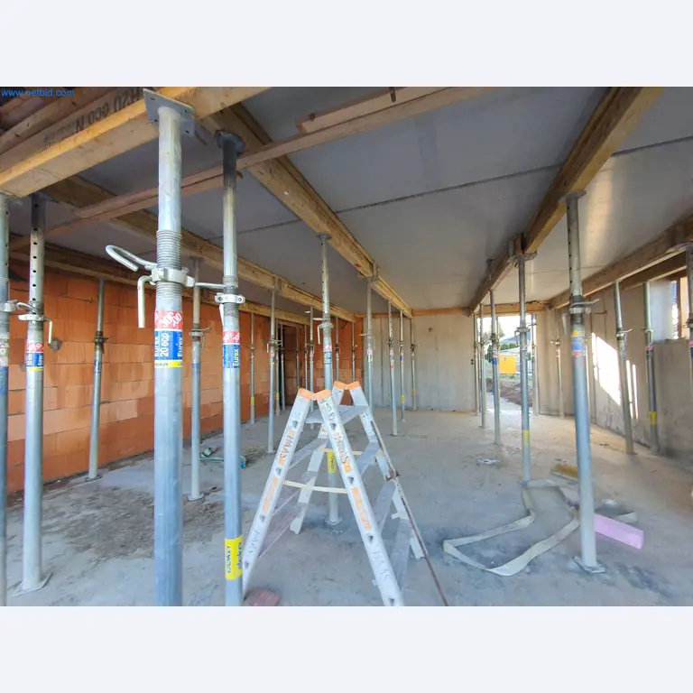 Baumaschinen, Fahrzeuge, Schalungsmaterial und Zubehör aus dem Bereich Hochbau-1