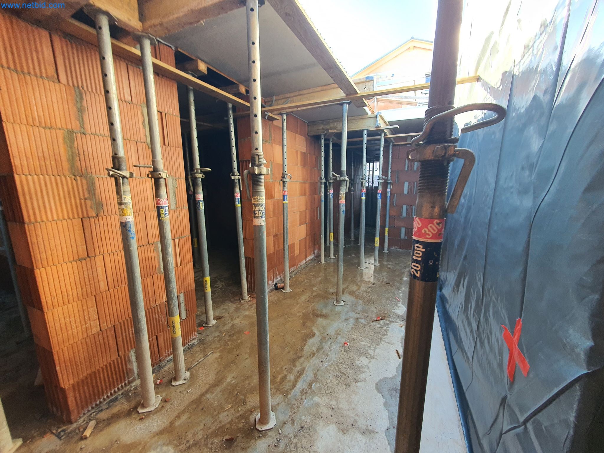 Baumaschinen, Fahrzeuge, Schalungsmaterial und Zubehör aus dem Bereich Hochbau-2