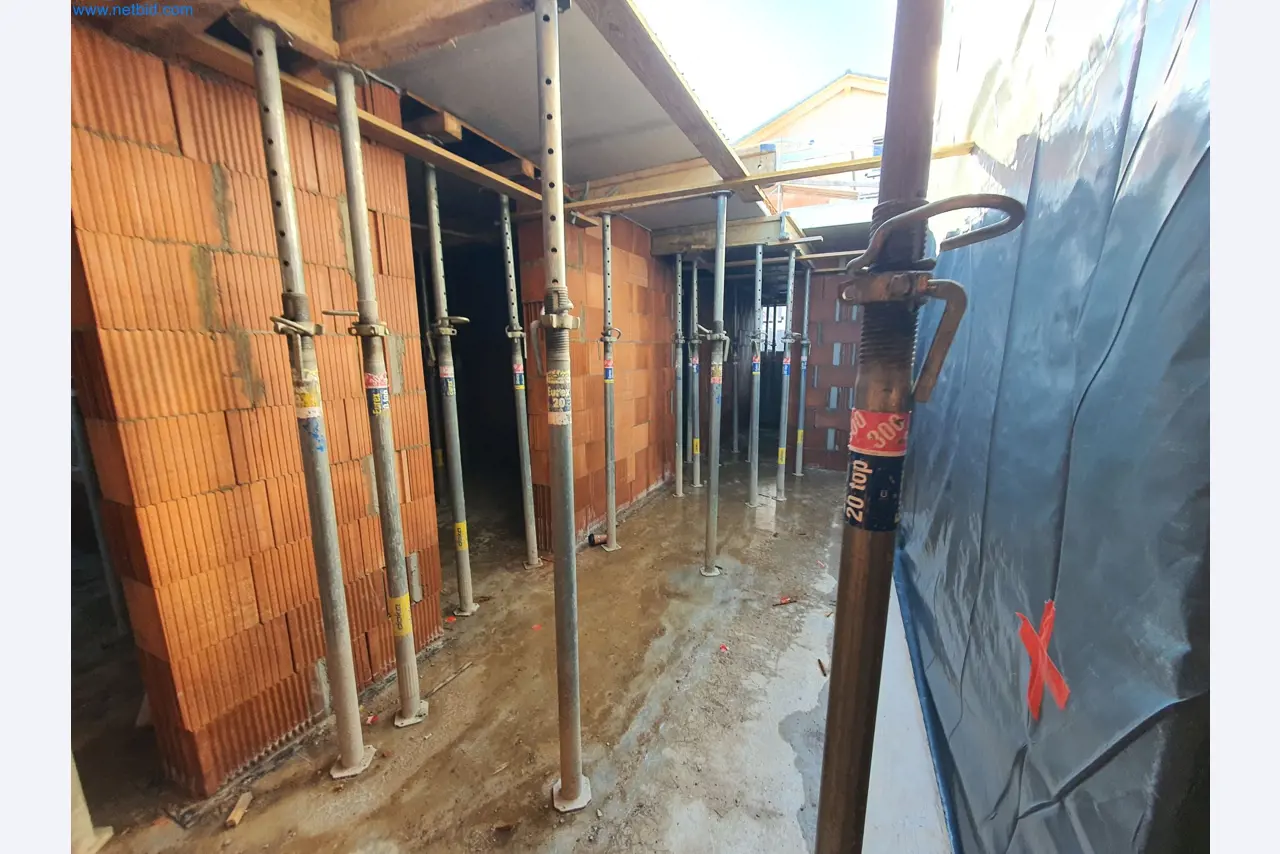 Baumaschinen, Fahrzeuge, Schalungsmaterial und Zubehör aus dem Bereich Hochbau-2