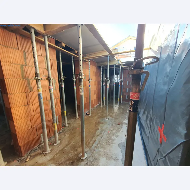 Baumaschinen, Fahrzeuge, Schalungsmaterial und Zubehör aus dem Bereich Hochbau-2