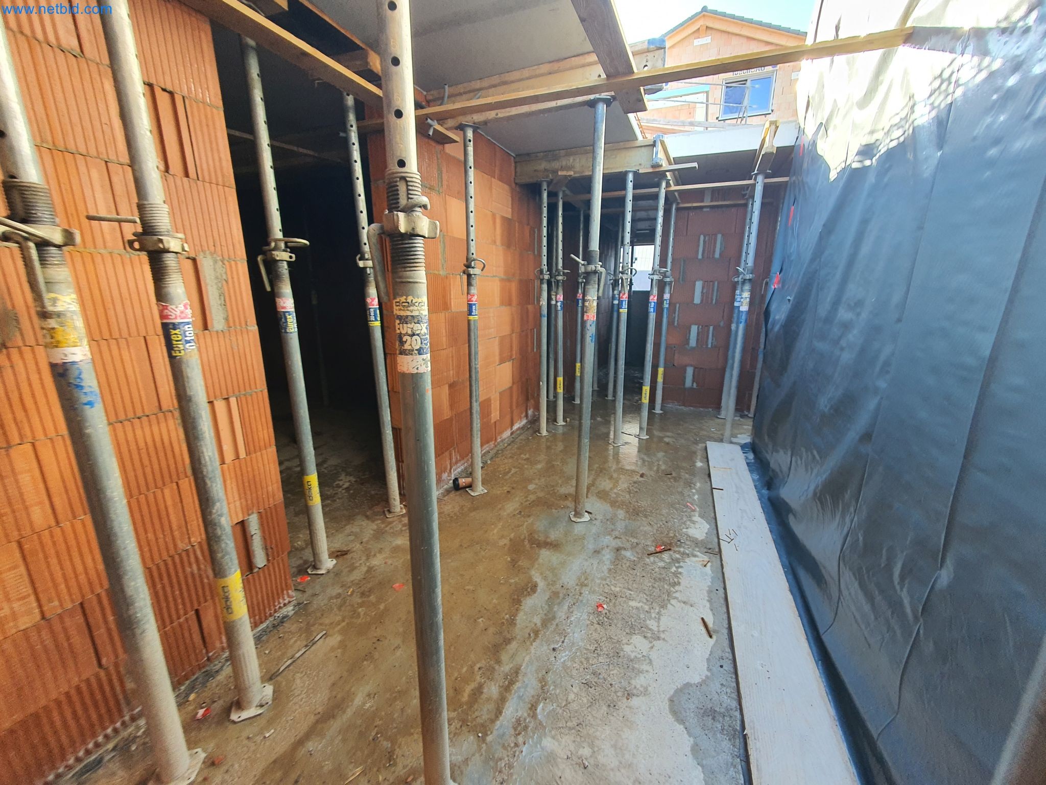 Baumaschinen, Fahrzeuge, Schalungsmaterial und Zubehör aus dem Bereich Hochbau-3