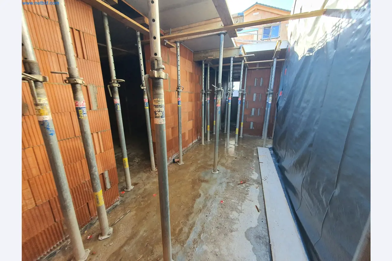 Baumaschinen, Fahrzeuge, Schalungsmaterial und Zubehör aus dem Bereich Hochbau-3