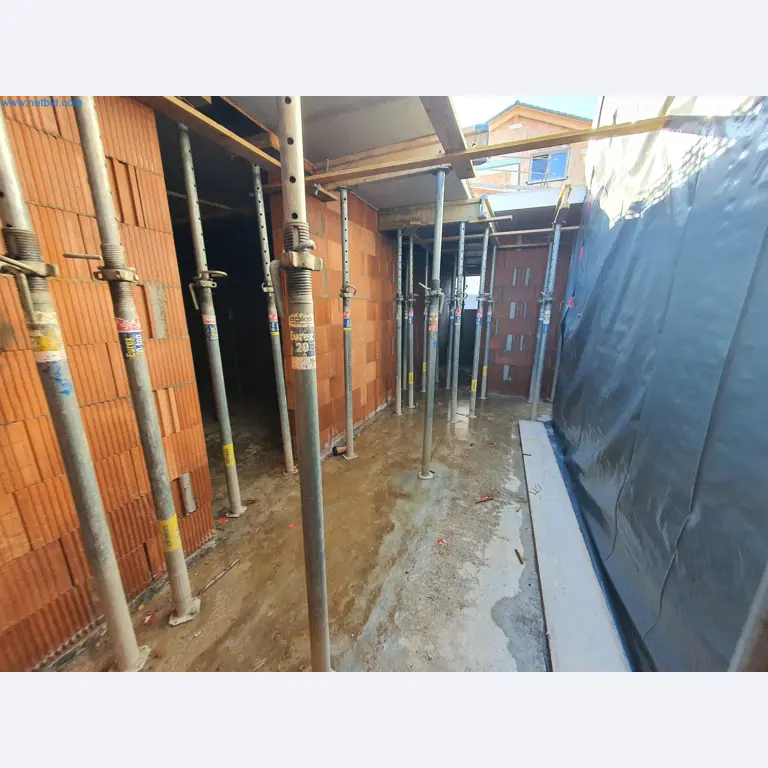 Baumaschinen, Fahrzeuge, Schalungsmaterial und Zubehör aus dem Bereich Hochbau-3