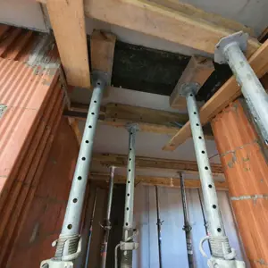 ca. 40 Wooden support Doka H20