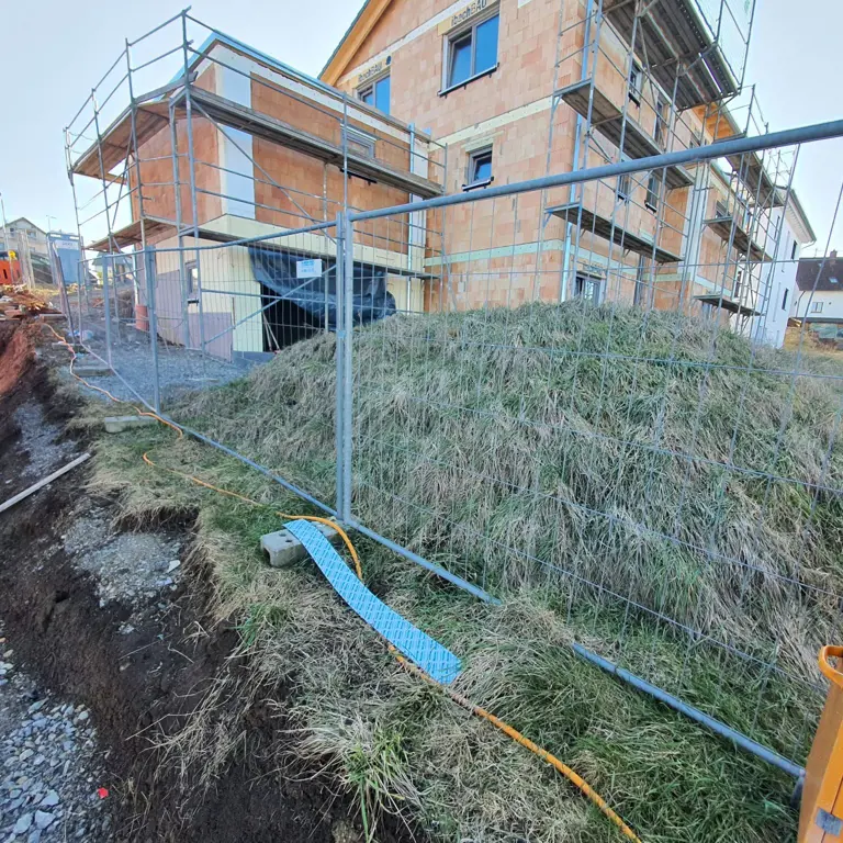 ca. 27 Construction fence panels