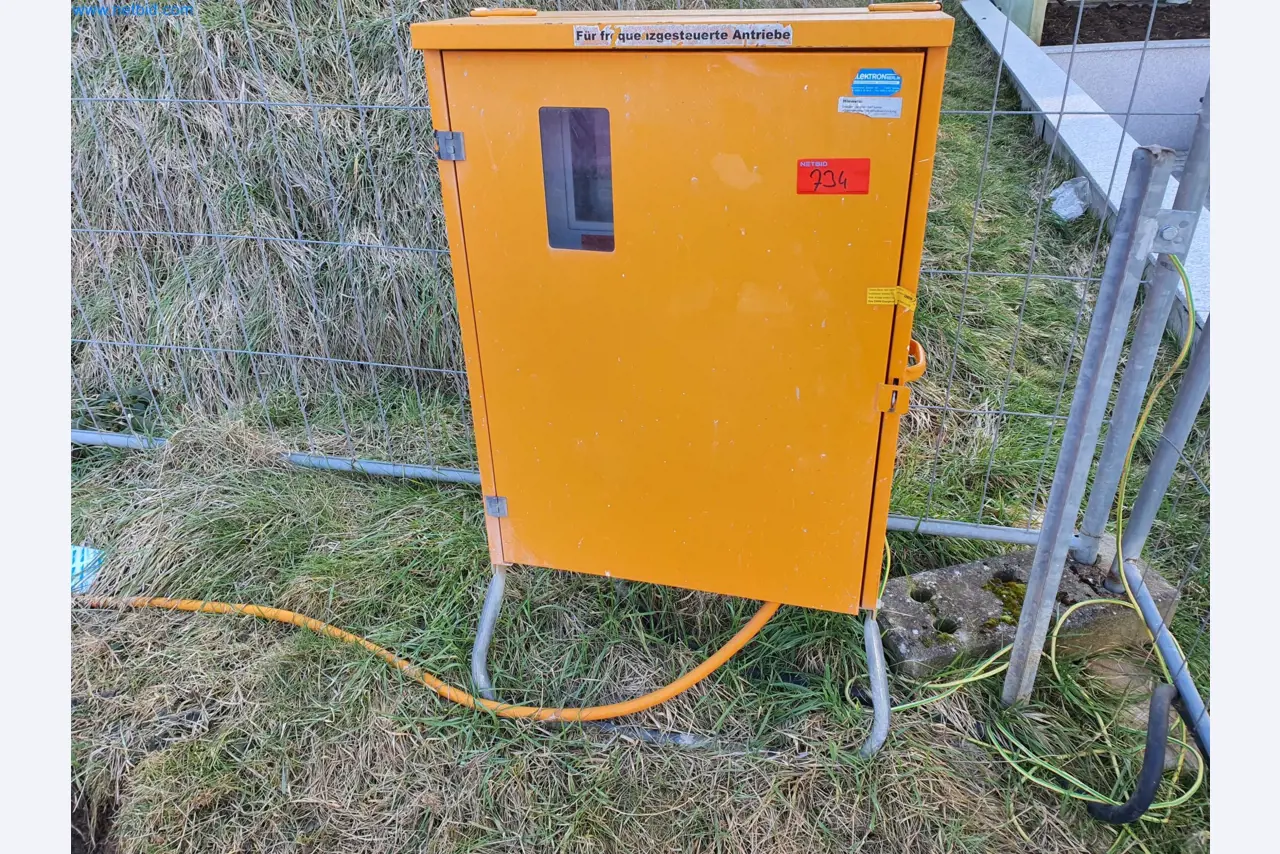 Stavební stroje, vozidla, bednicí materiál a příslušenství z oblasti stavebnictví-1