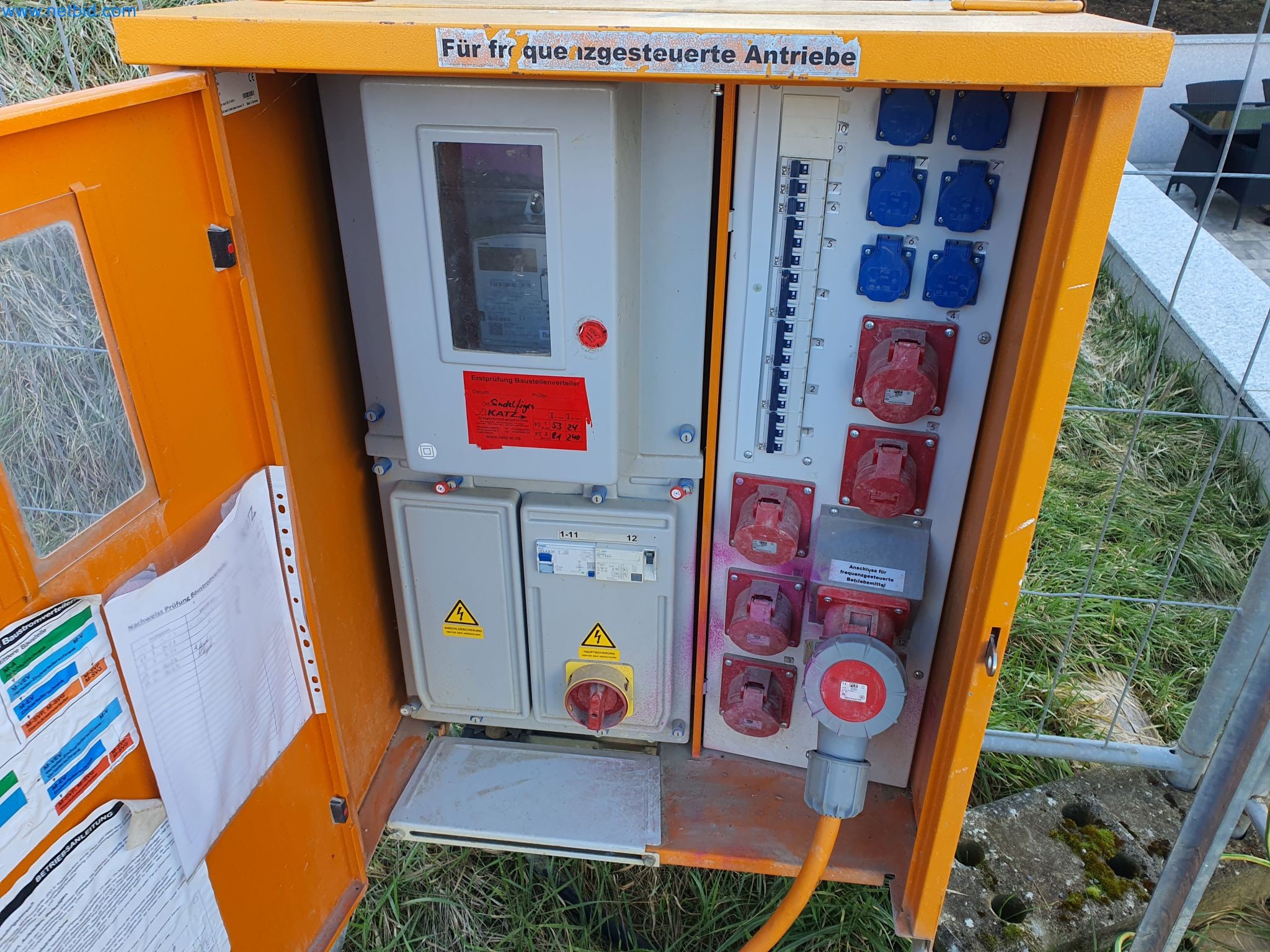 Stavební stroje, vozidla, bednicí materiál a příslušenství z oblasti stavebnictví-3