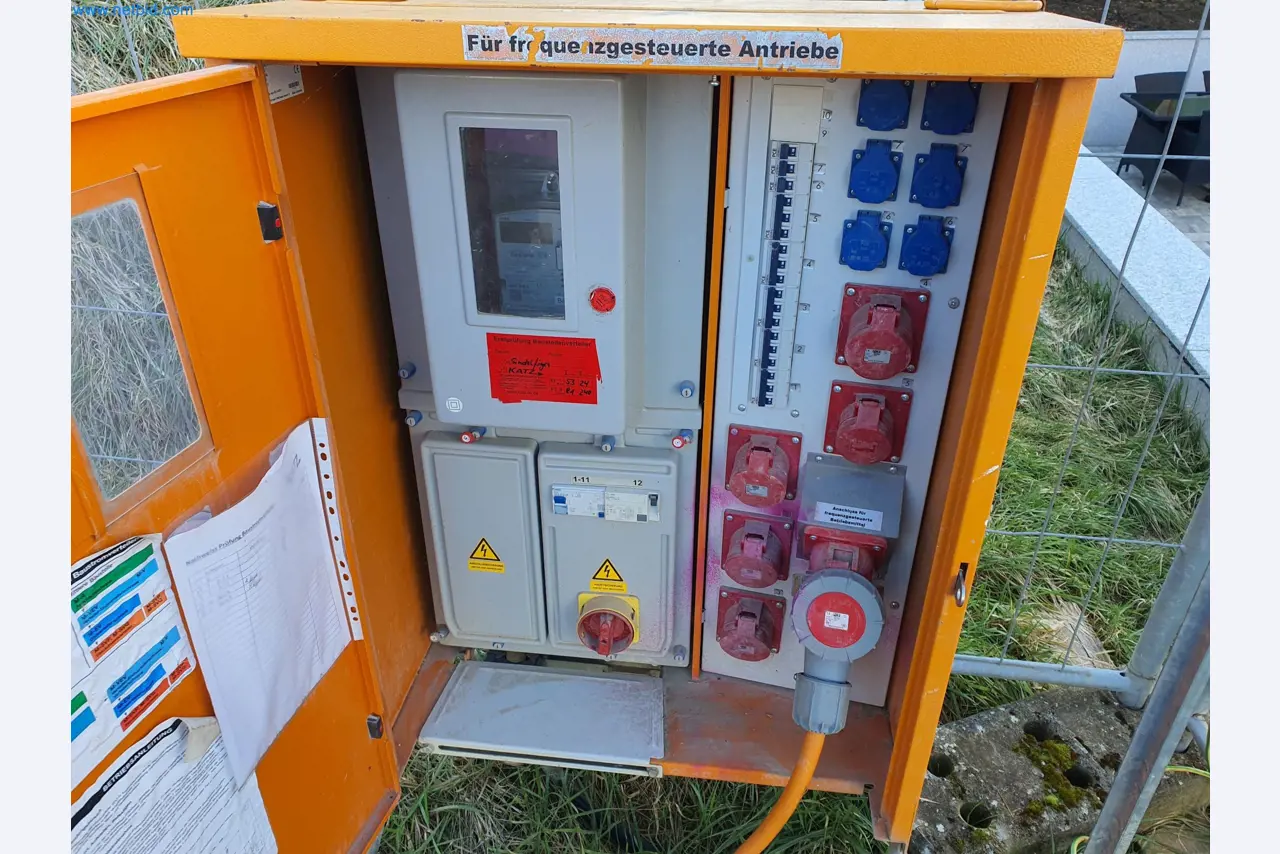 Stavební stroje, vozidla, bednicí materiál a příslušenství z oblasti stavebnictví-3