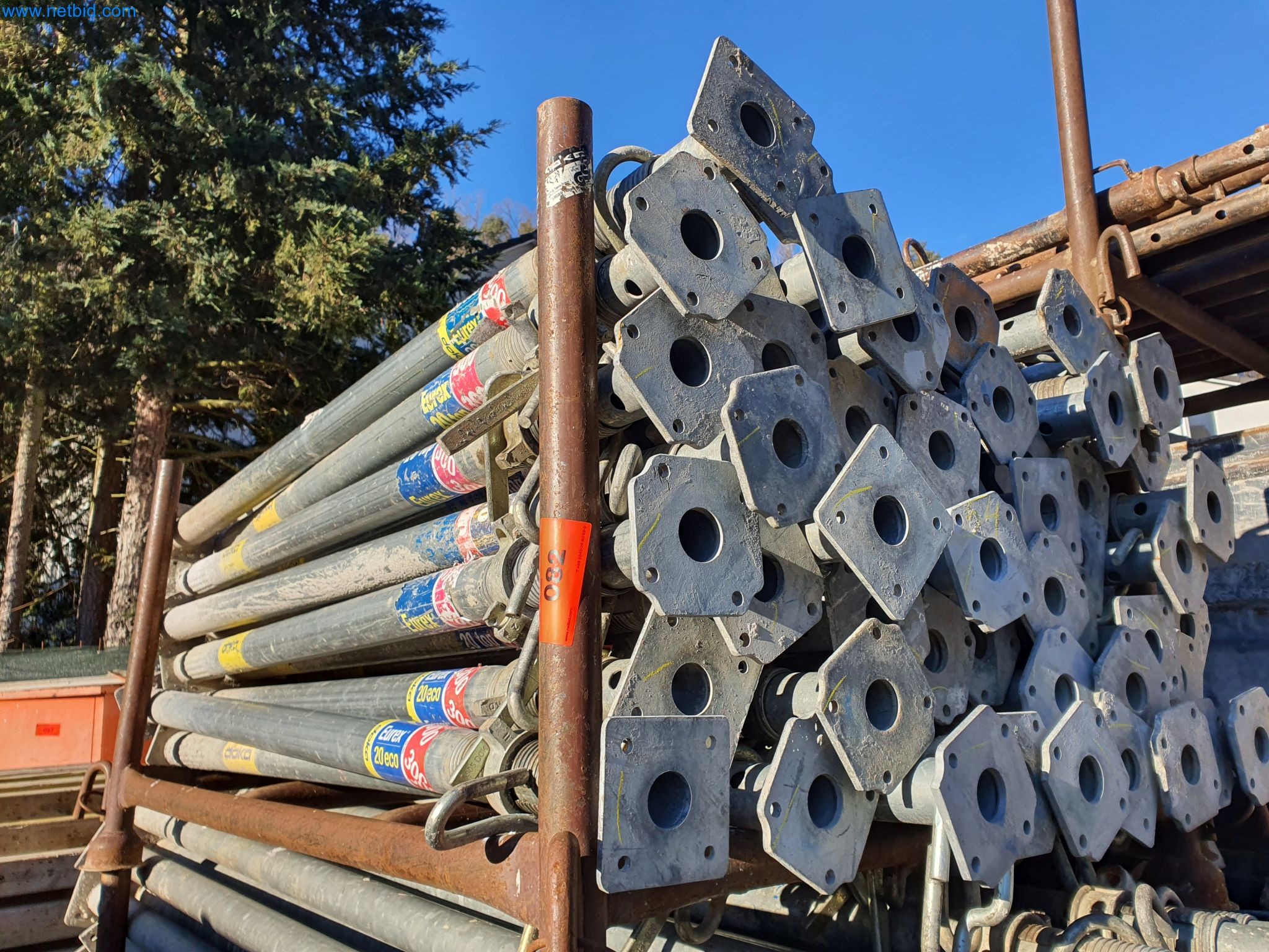 Maquinaria de construcción, vehículos, material de encofrado y accesorios del sector de la construcción de edificios-1