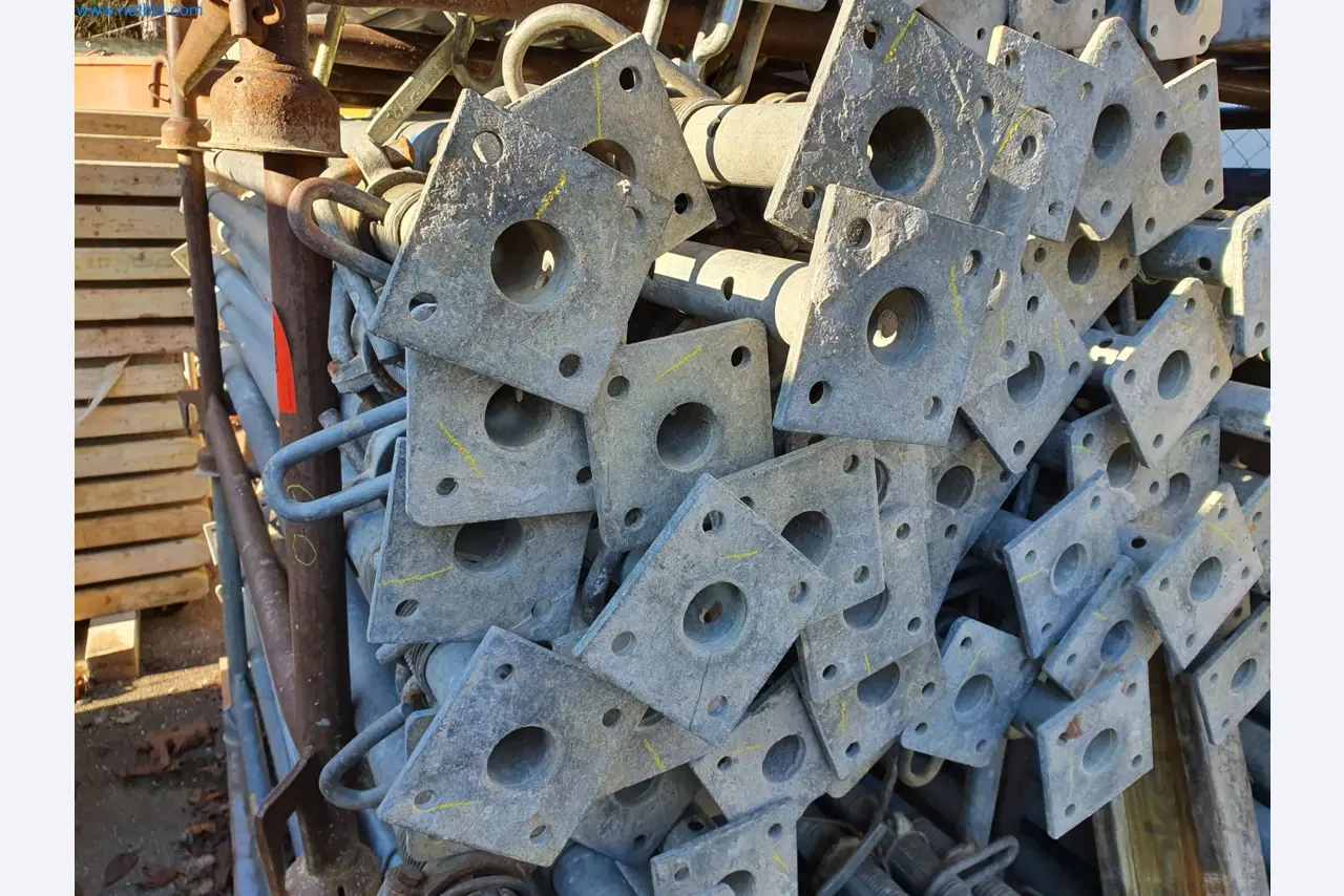 Maszyny budowlane, pojazdy, materiały szalunkowe i akcesoria z sektora budowlanego-1