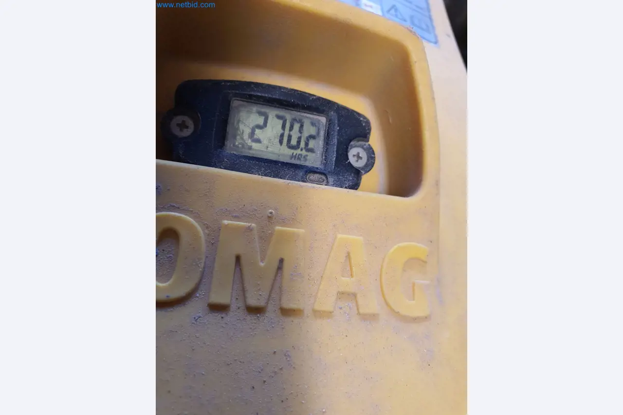 Maszyny budowlane, pojazdy, materiały szalunkowe i akcesoria z sektora budowlanego-2