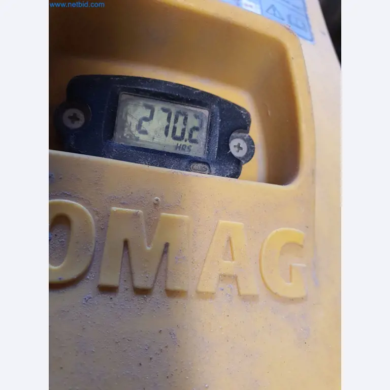 Maszyny budowlane, pojazdy, materiały szalunkowe i akcesoria z sektora budowlanego-2