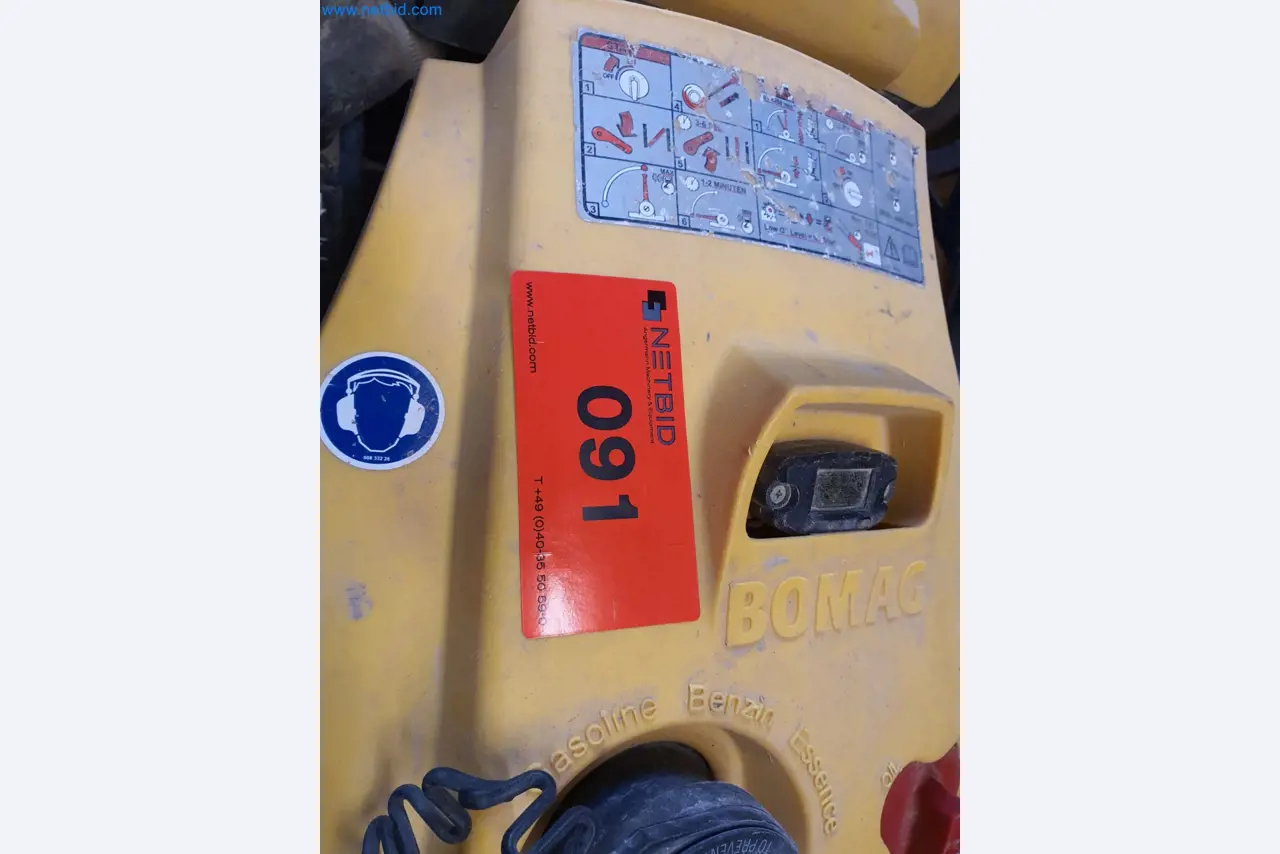 Maszyny budowlane, pojazdy, materiały szalunkowe i akcesoria z sektora budowlanego-3