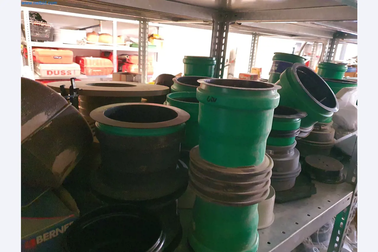 Maszyny budowlane, pojazdy, materiały szalunkowe i akcesoria z sektora budowlanego-12