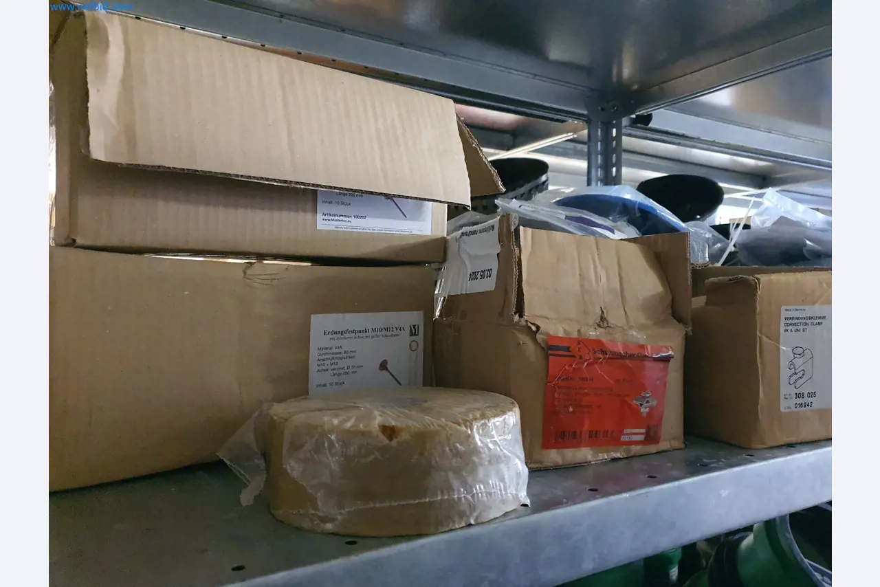 Maszyny budowlane, pojazdy, materiały szalunkowe i akcesoria z sektora budowlanego-13