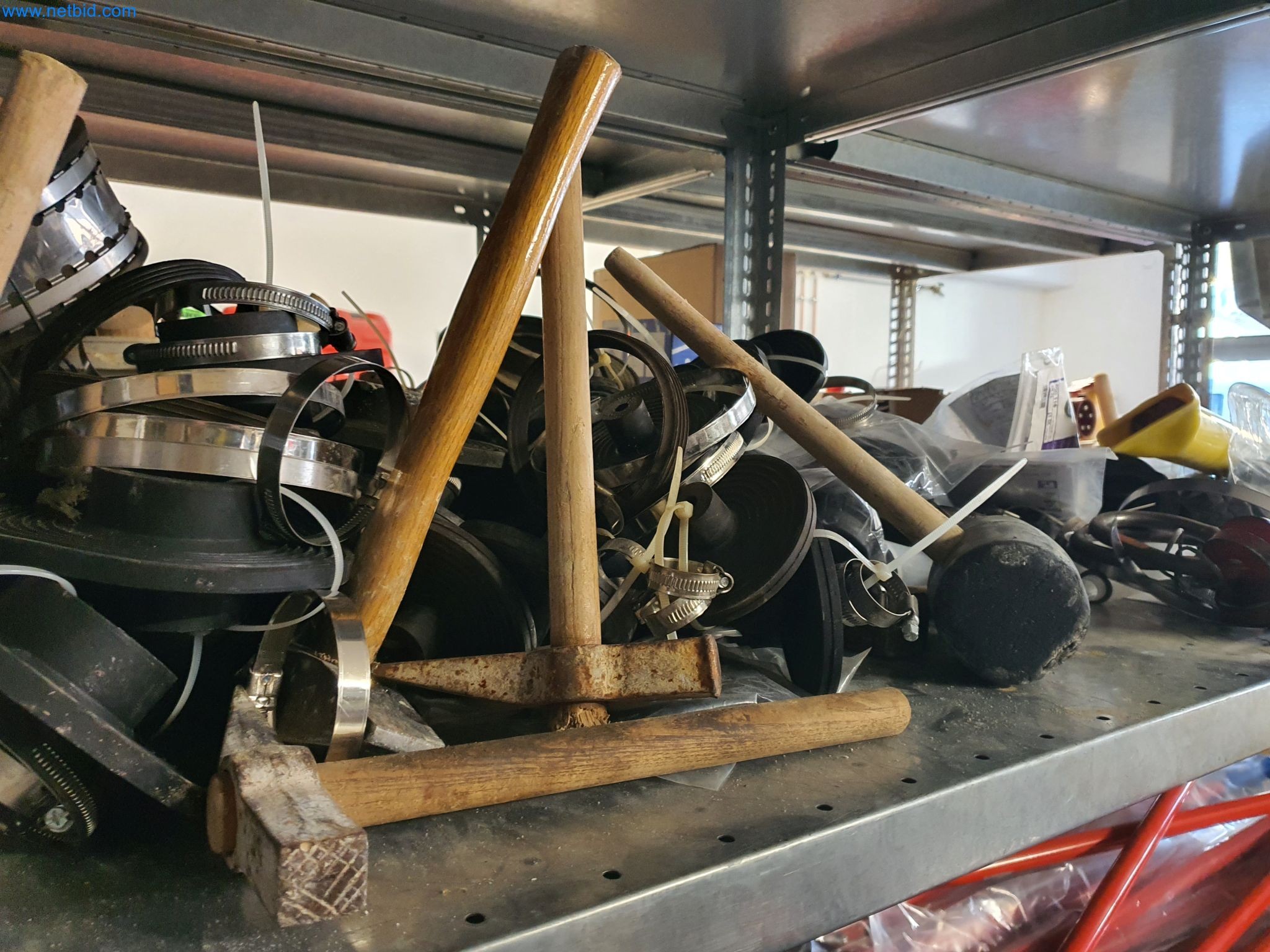 Maszyny budowlane, pojazdy, materiały szalunkowe i akcesoria z sektora budowlanego-14