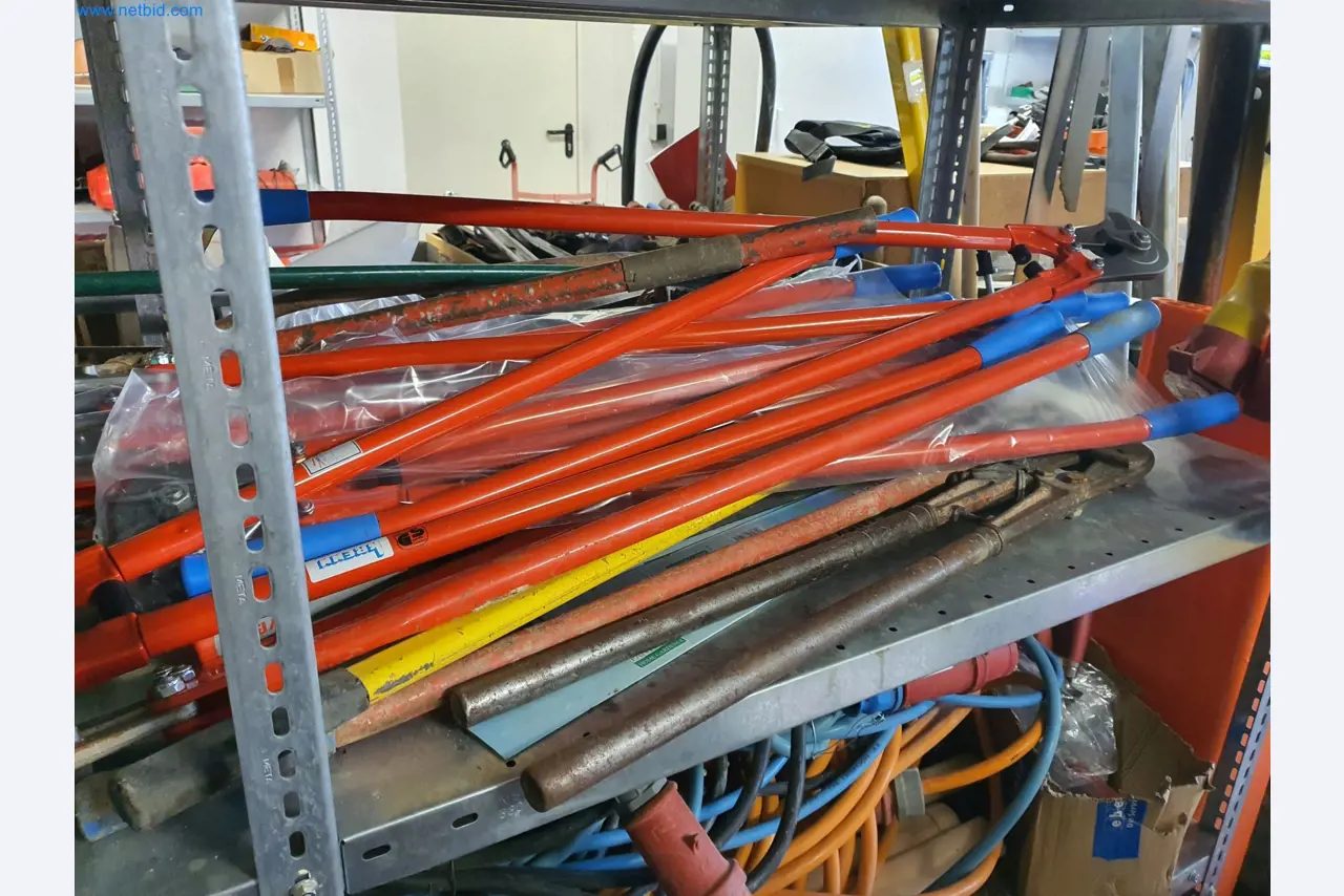 Maszyny budowlane, pojazdy, materiały szalunkowe i akcesoria z sektora budowlanego-16