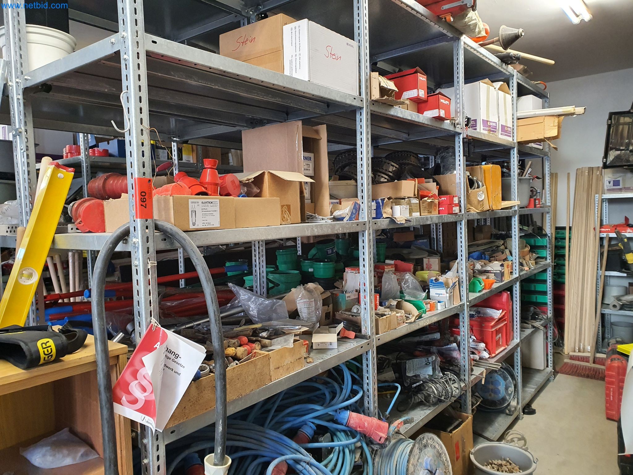 Maszyny budowlane, pojazdy, materiały szalunkowe i akcesoria z sektora budowlanego-1