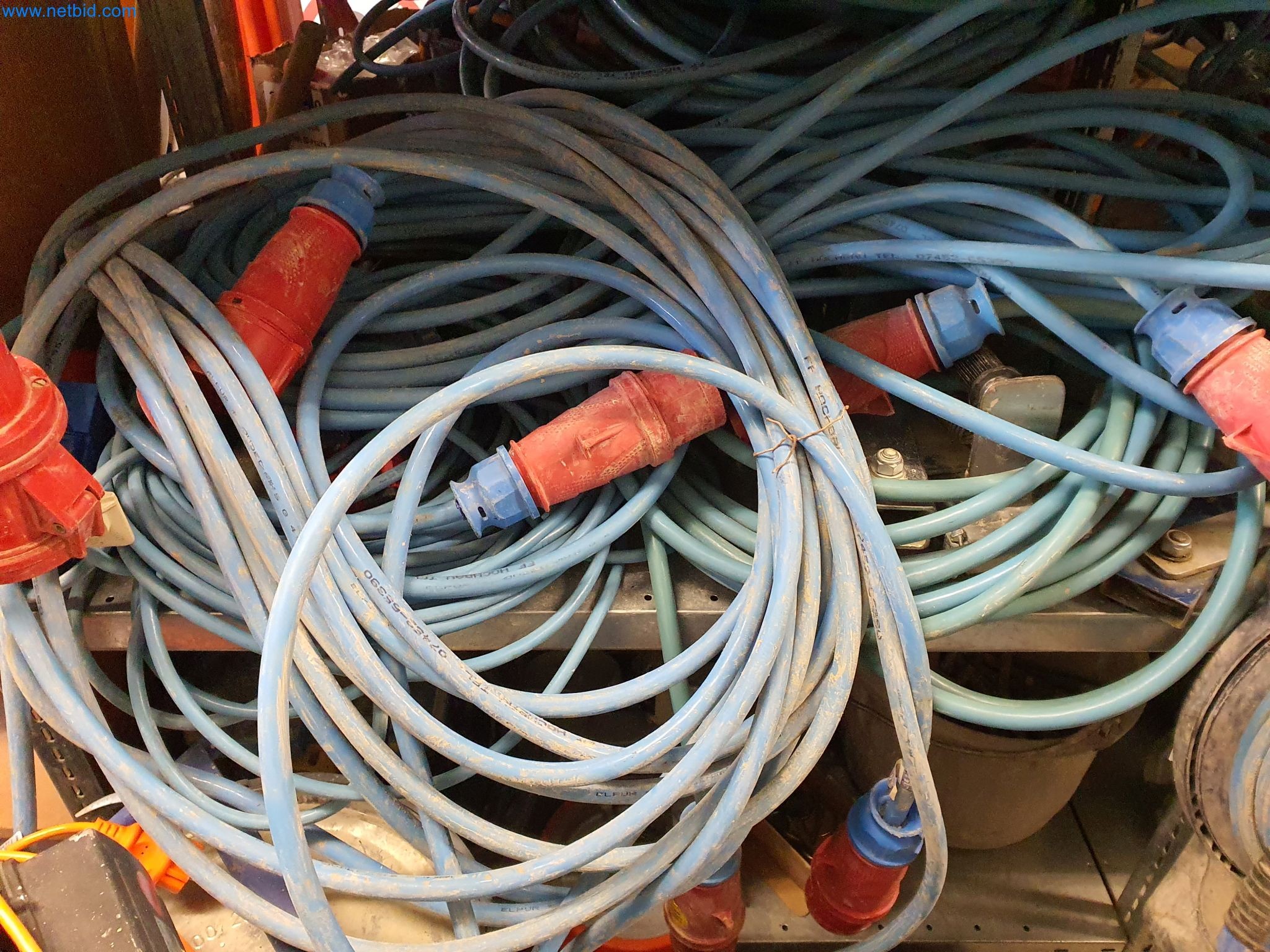 Maszyny budowlane, pojazdy, materiały szalunkowe i akcesoria z sektora budowlanego-2