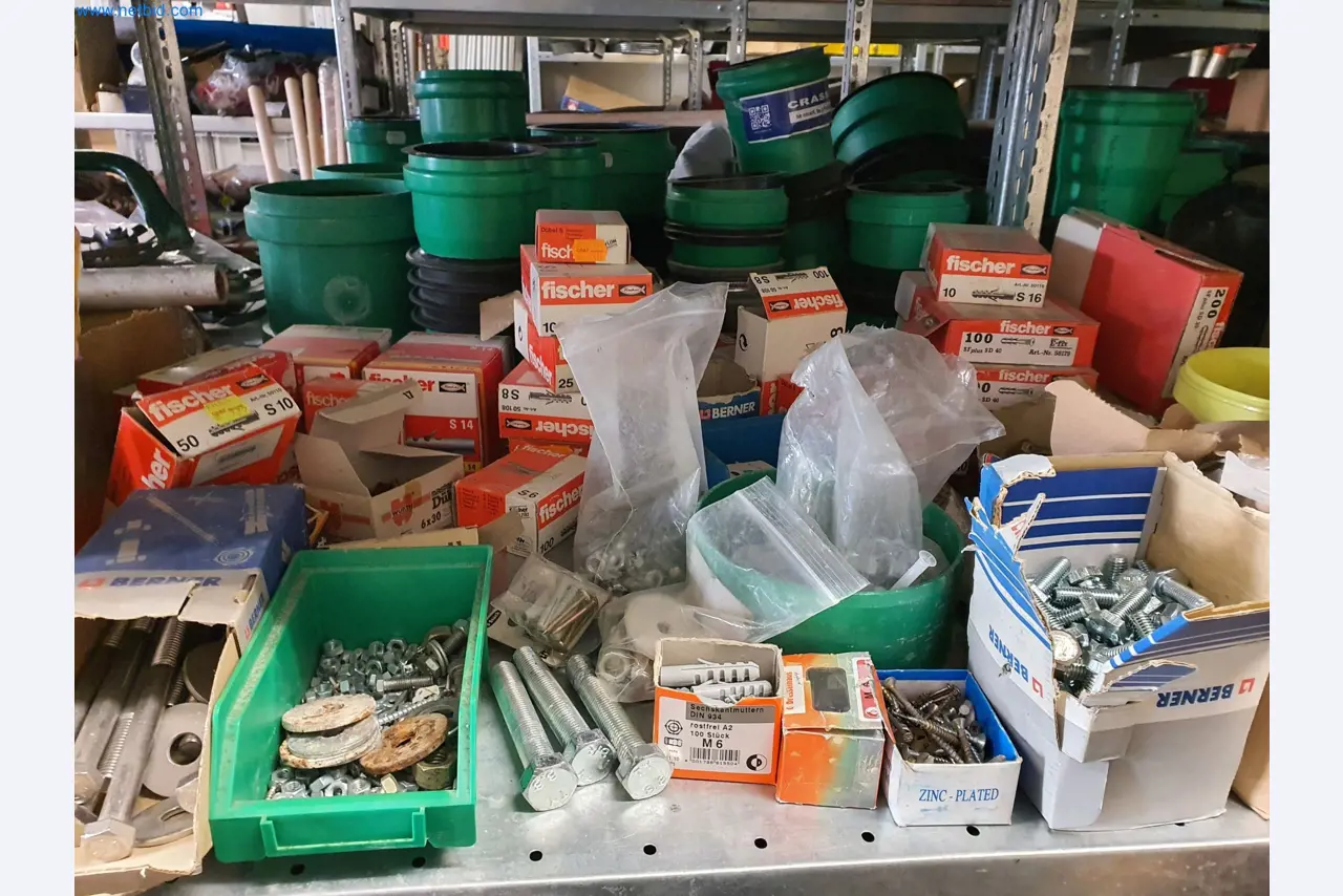 Maszyny budowlane, pojazdy, materiały szalunkowe i akcesoria z sektora budowlanego-3