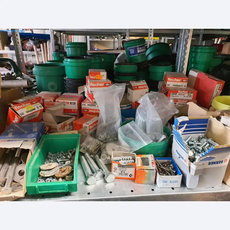 Maszyny budowlane, pojazdy, materiały szalunkowe i akcesoria z sektora budowlanego-3