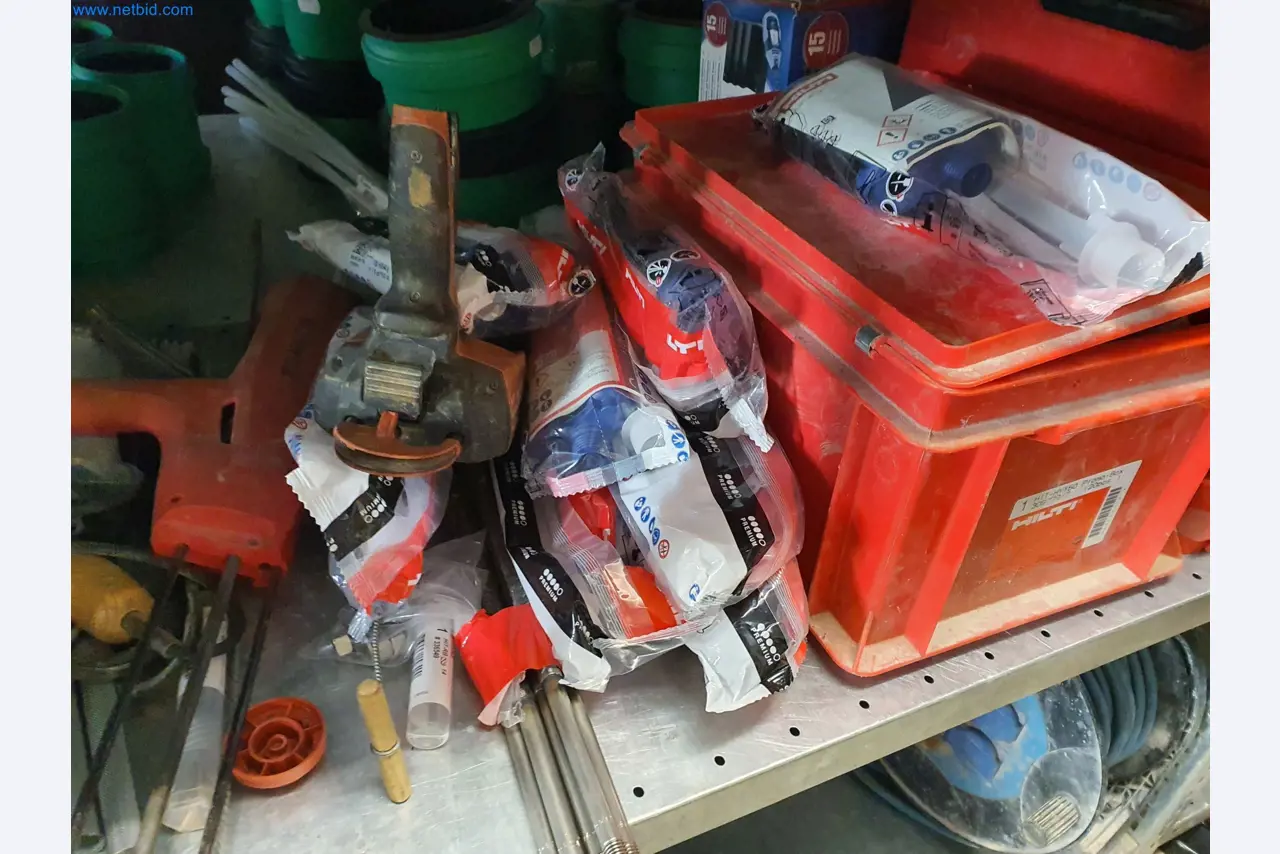 Maszyny budowlane, pojazdy, materiały szalunkowe i akcesoria z sektora budowlanego-4