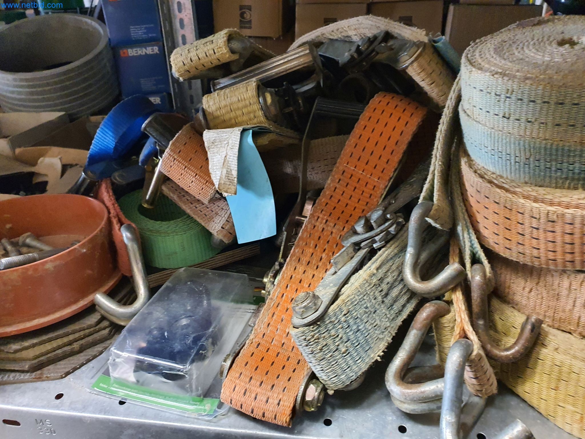 Maszyny budowlane, pojazdy, materiały szalunkowe i akcesoria z sektora budowlanego-5