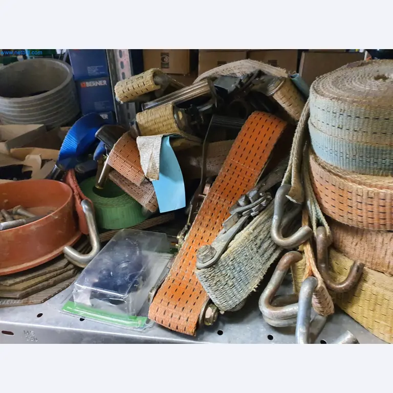 Maszyny budowlane, pojazdy, materiały szalunkowe i akcesoria z sektora budowlanego-5