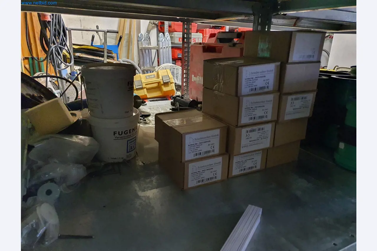 Maszyny budowlane, pojazdy, materiały szalunkowe i akcesoria z sektora budowlanego-8